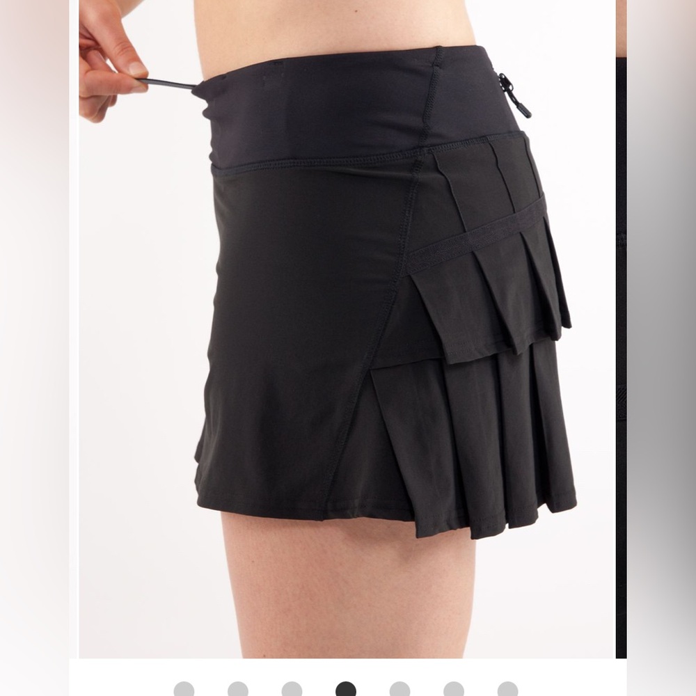 Lululemon black pace setter tennis skirt size 2 TALL